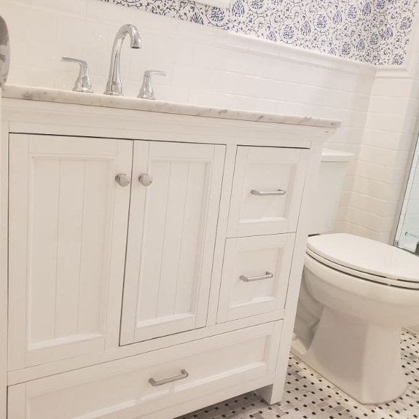 Spotless and well-maintained bathroom, highlighting professional cleaning and maintenance services
